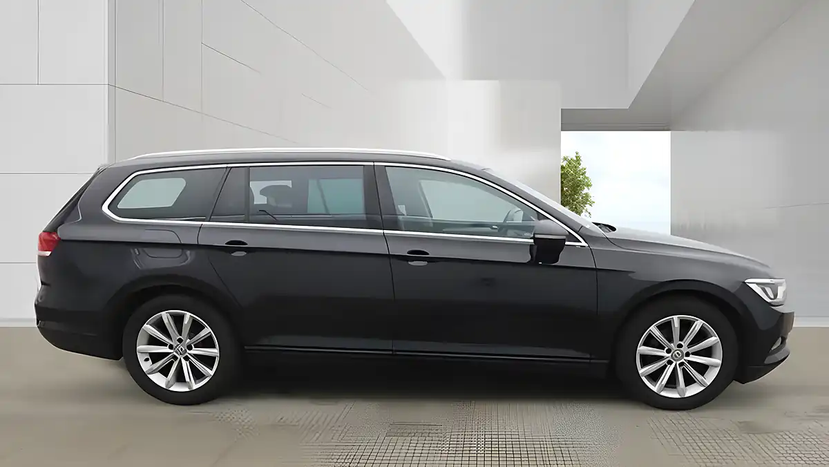 Used 2019 Volkswagen Passat Se Business Black - Interior and Exterior details 5