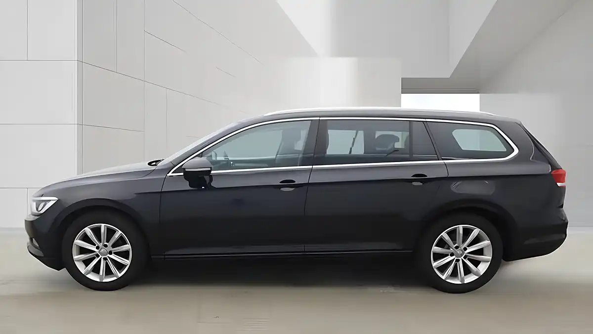 Used 2019 Volkswagen Passat Se Business Black - Interior and Exterior details 7