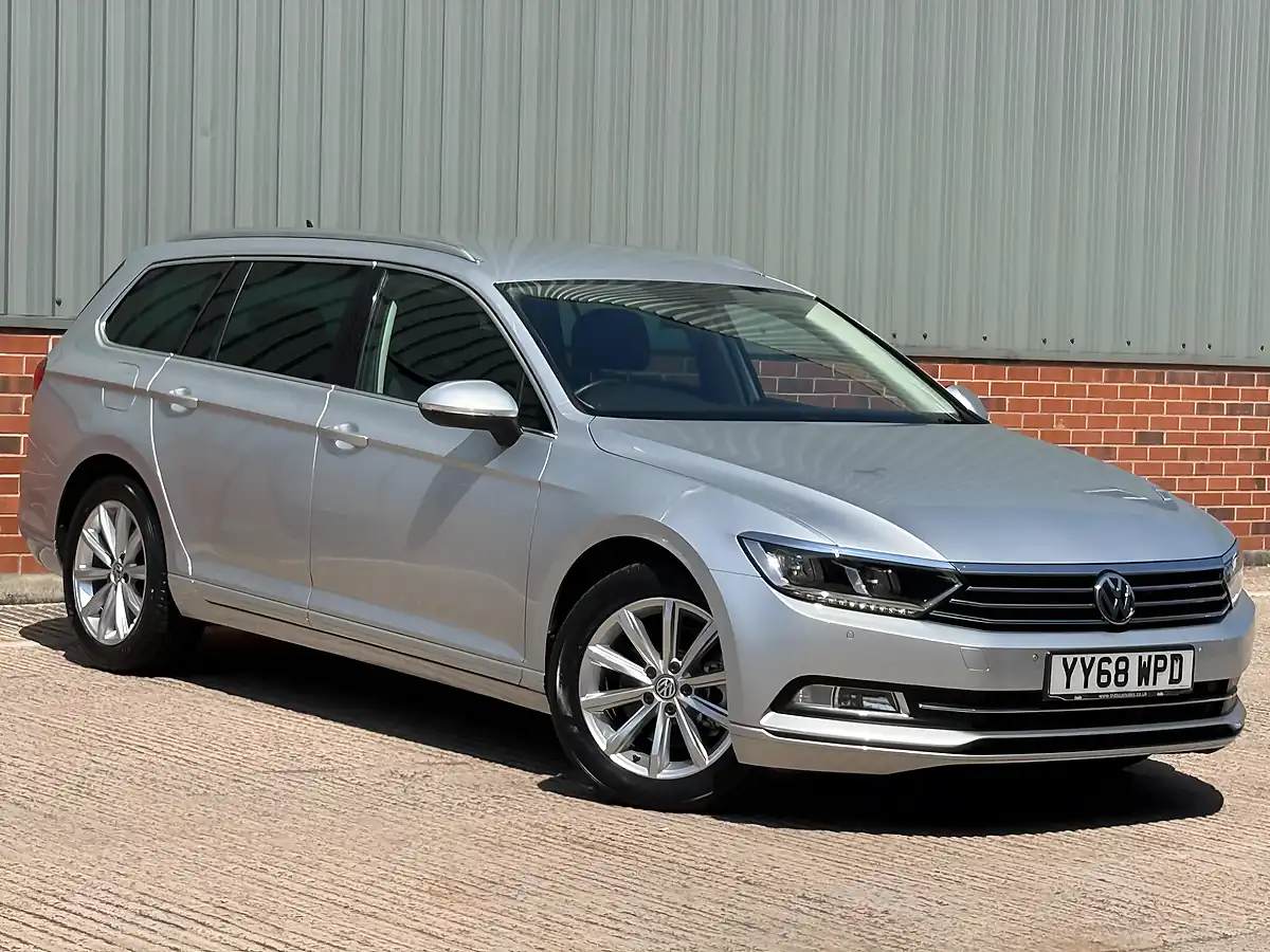 Used 2019 Volkswagen Passat Se Business Silver - Front View