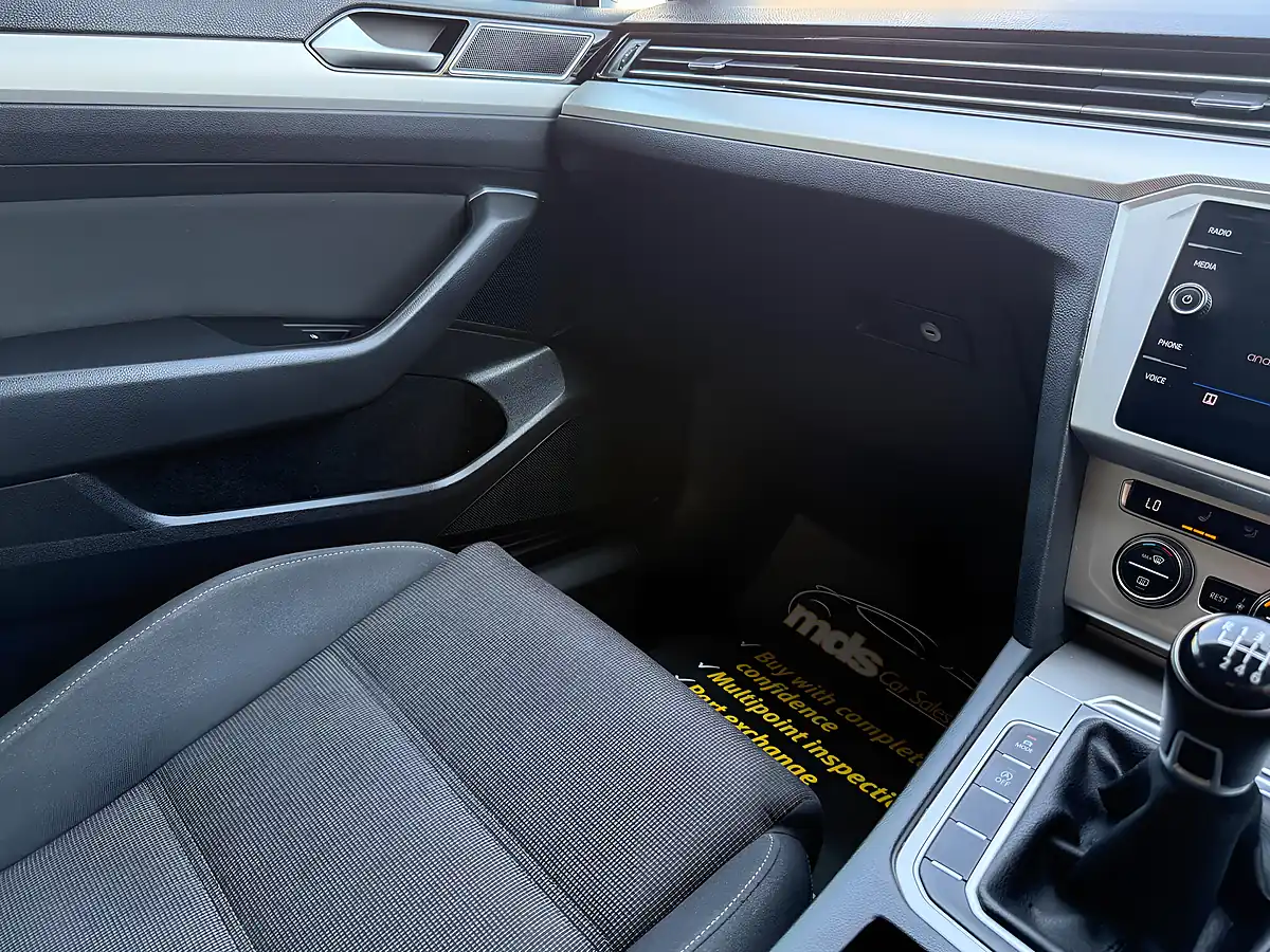 Used 2019 Volkswagen Passat Se Business Silver - Interior and Exterior details 12