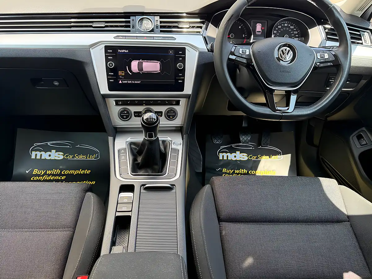 Used 2019 Volkswagen Passat Se Business Silver - Interior and Exterior details 13