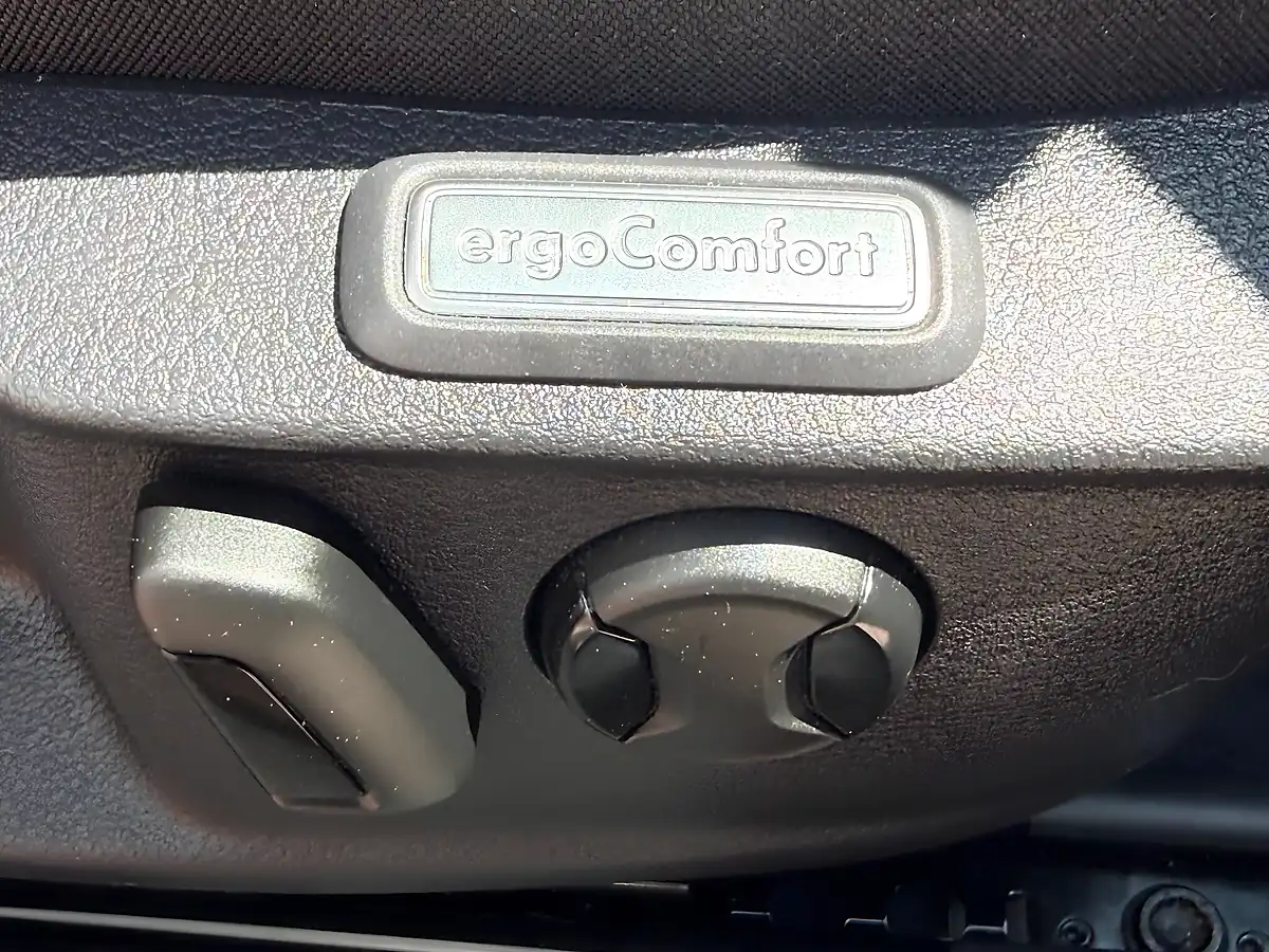 Used 2019 Volkswagen Passat Se Business Silver - Interior and Exterior details 16