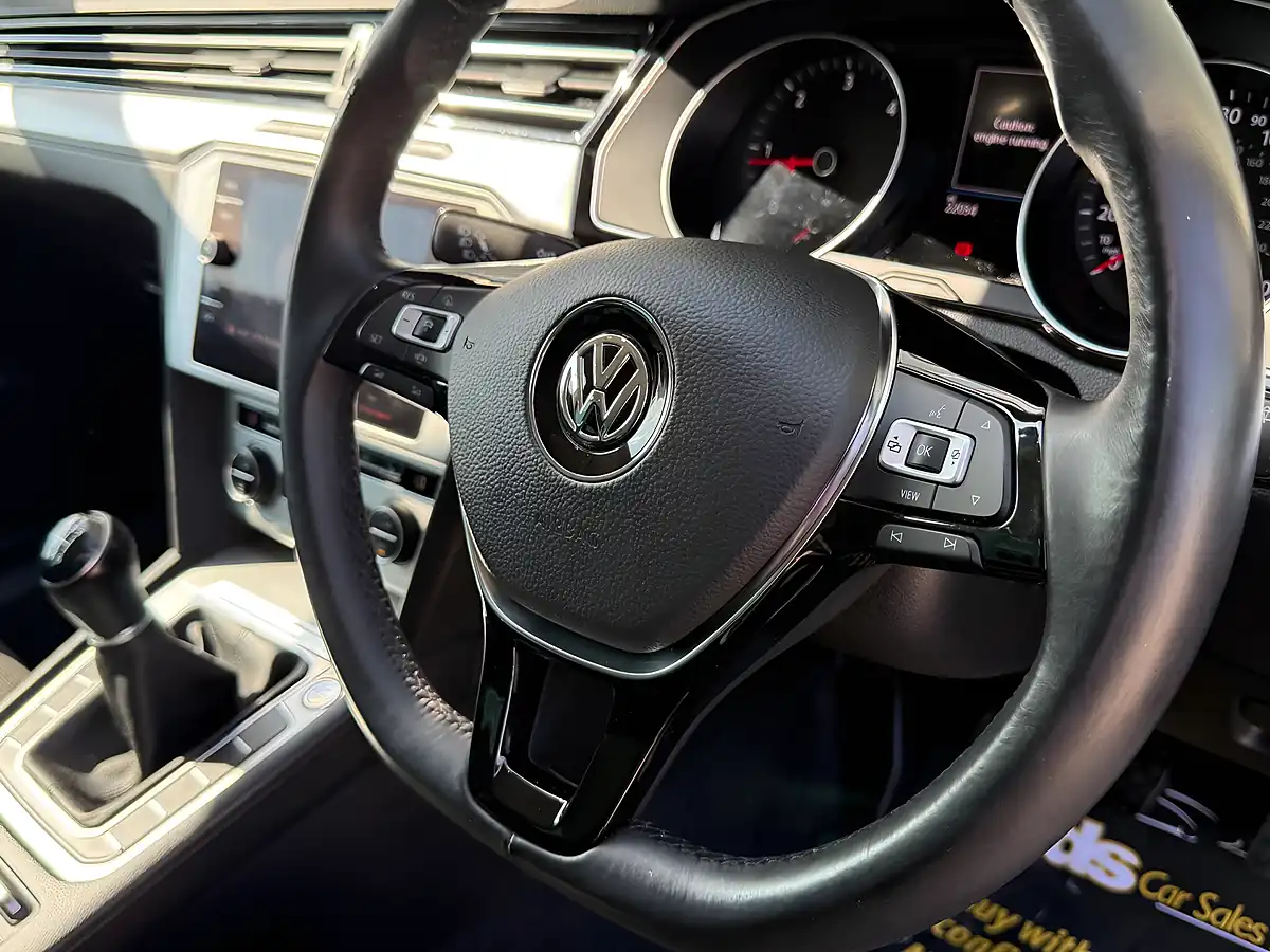 Used 2019 Volkswagen Passat Se Business Silver - Interior and Exterior details 18