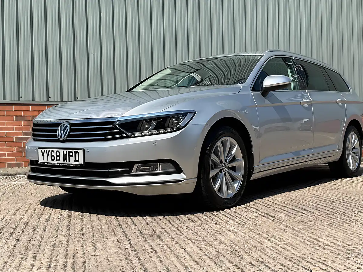 Used 2019 Volkswagen Passat Se Business Silver - Interior and Exterior details 4