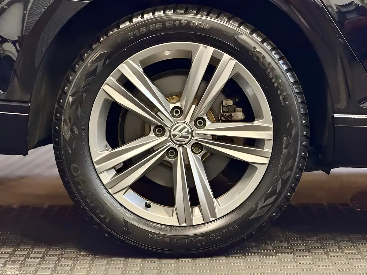 Used 2019 Volkswagen Passat Sel Deep Black Pearl - Interior and Exterior details 9