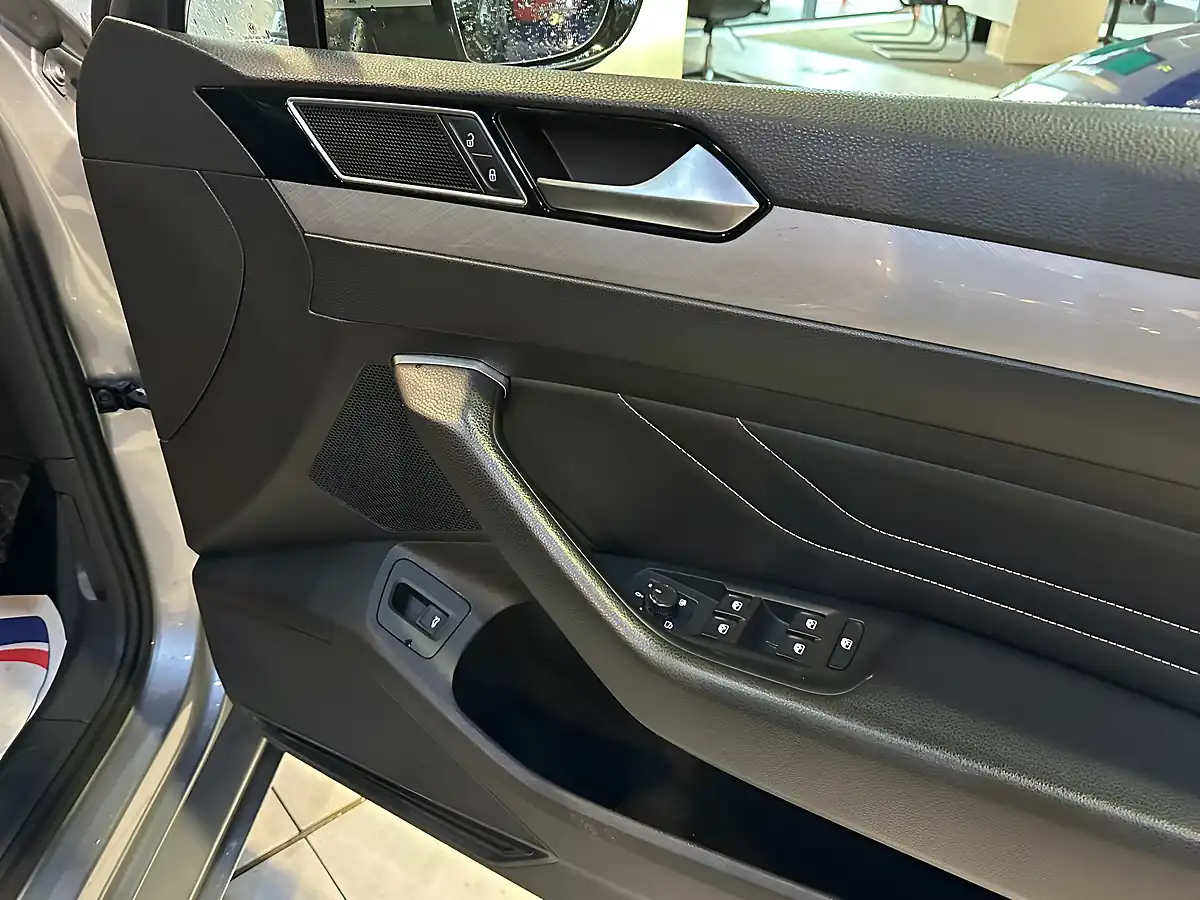 Used 2019 Volkswagen Passat Sel Silver - Interior and Exterior details 11