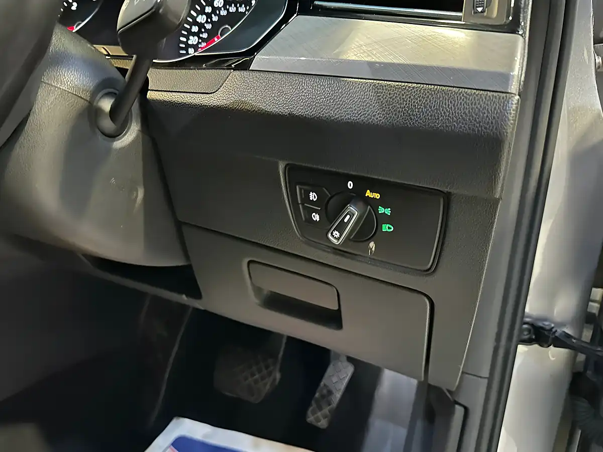 Used 2019 Volkswagen Passat Sel Silver - Interior and Exterior details 16