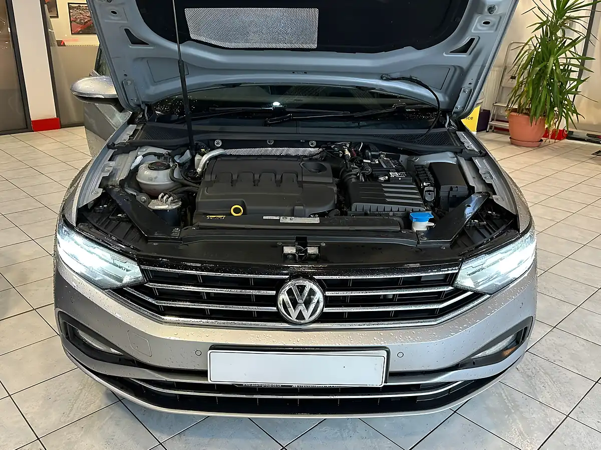 Used 2019 Volkswagen Passat Sel Silver - Interior and Exterior details 6