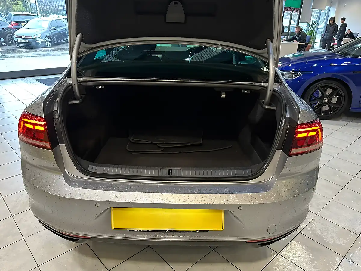 Used 2019 Volkswagen Passat Sel Silver - Interior and Exterior details 9