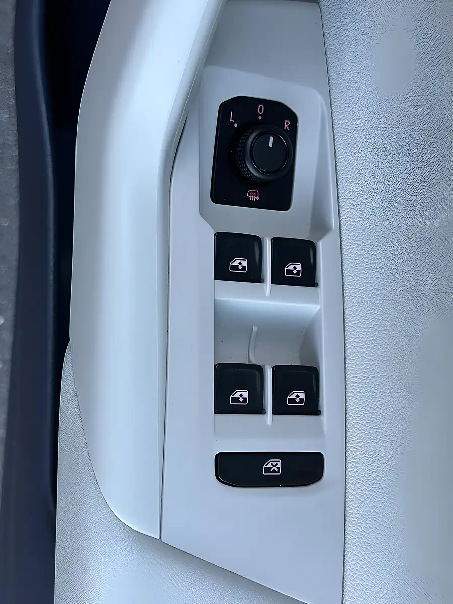 Used 2019 Volkswagen Polo Beats Flash Red - Interior and Exterior details 12