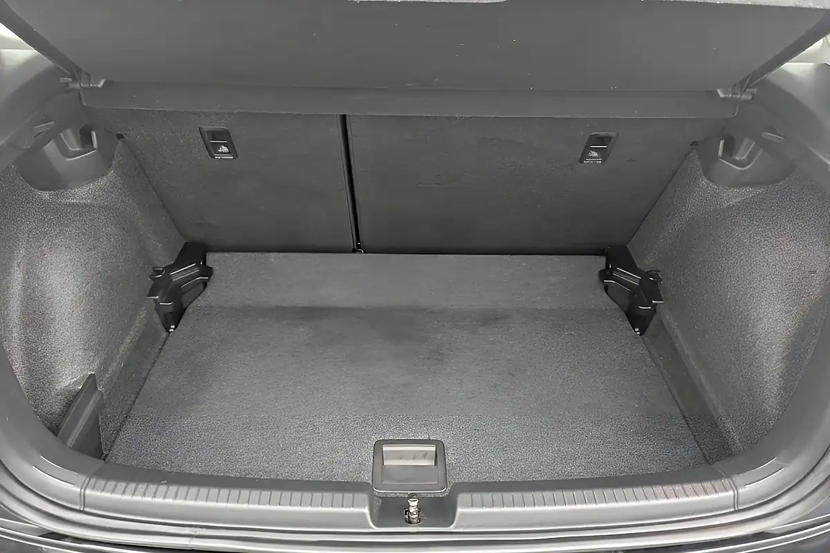 Used 2019 Volkswagen Polo Se Black - Interior and Exterior details 19