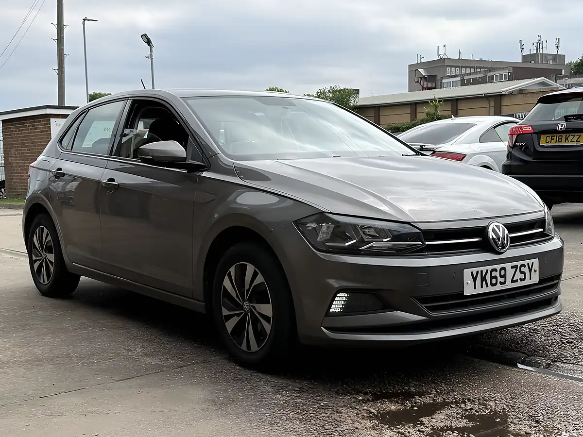 Used 2019 Volkswagen Polo Se Grey - Front View