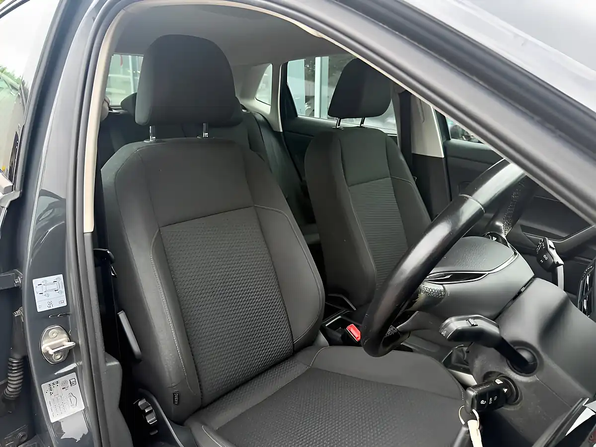 Used 2019 Volkswagen Polo Se Grey - Interior and Exterior details 9