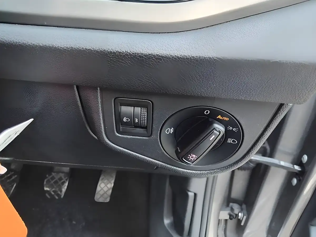 Used 2019 Volkswagen Polo Se Grey - Interior and Exterior details 14