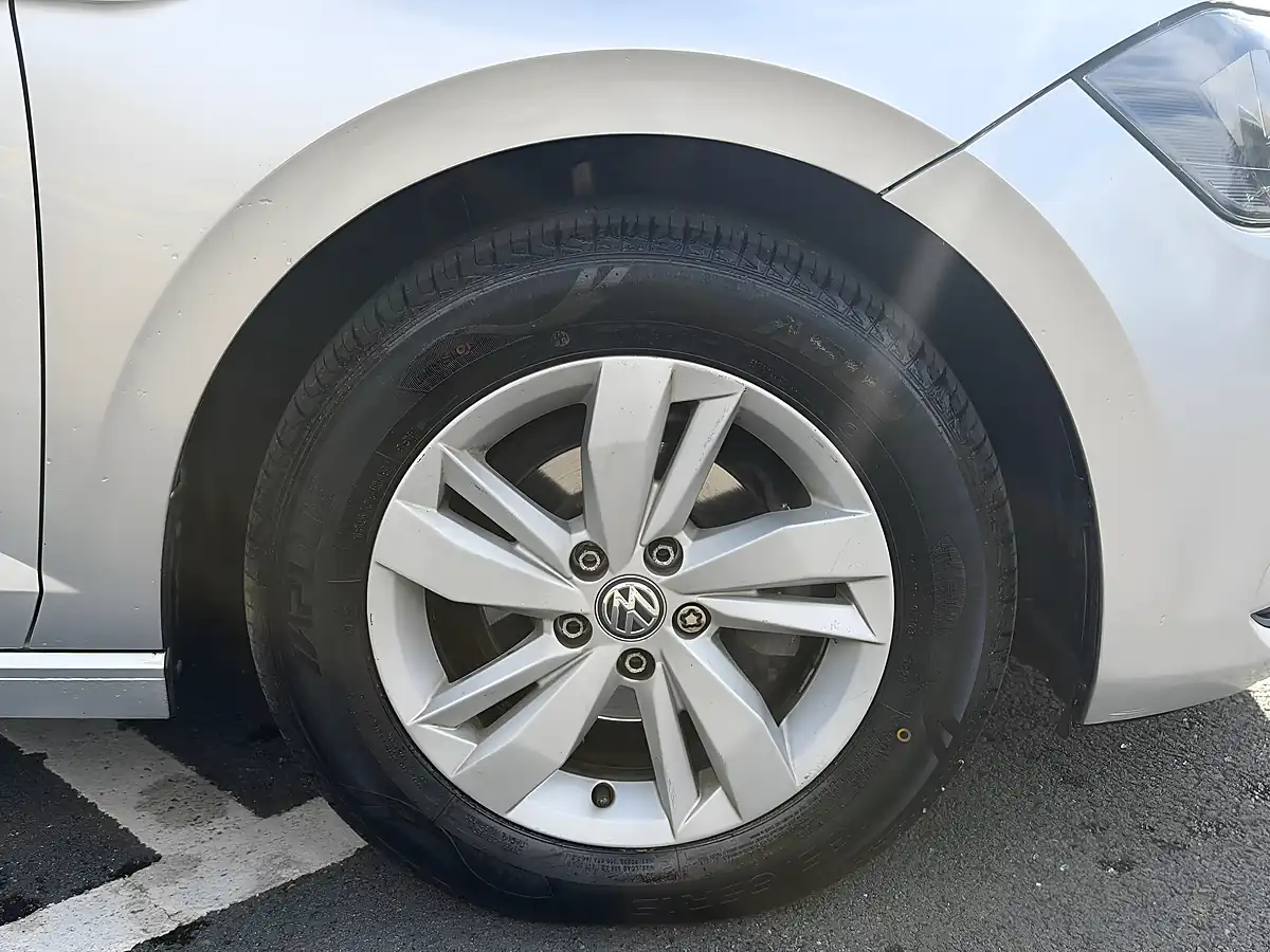 Used 2019 Volkswagen Polo Se - Interior and Exterior details 7