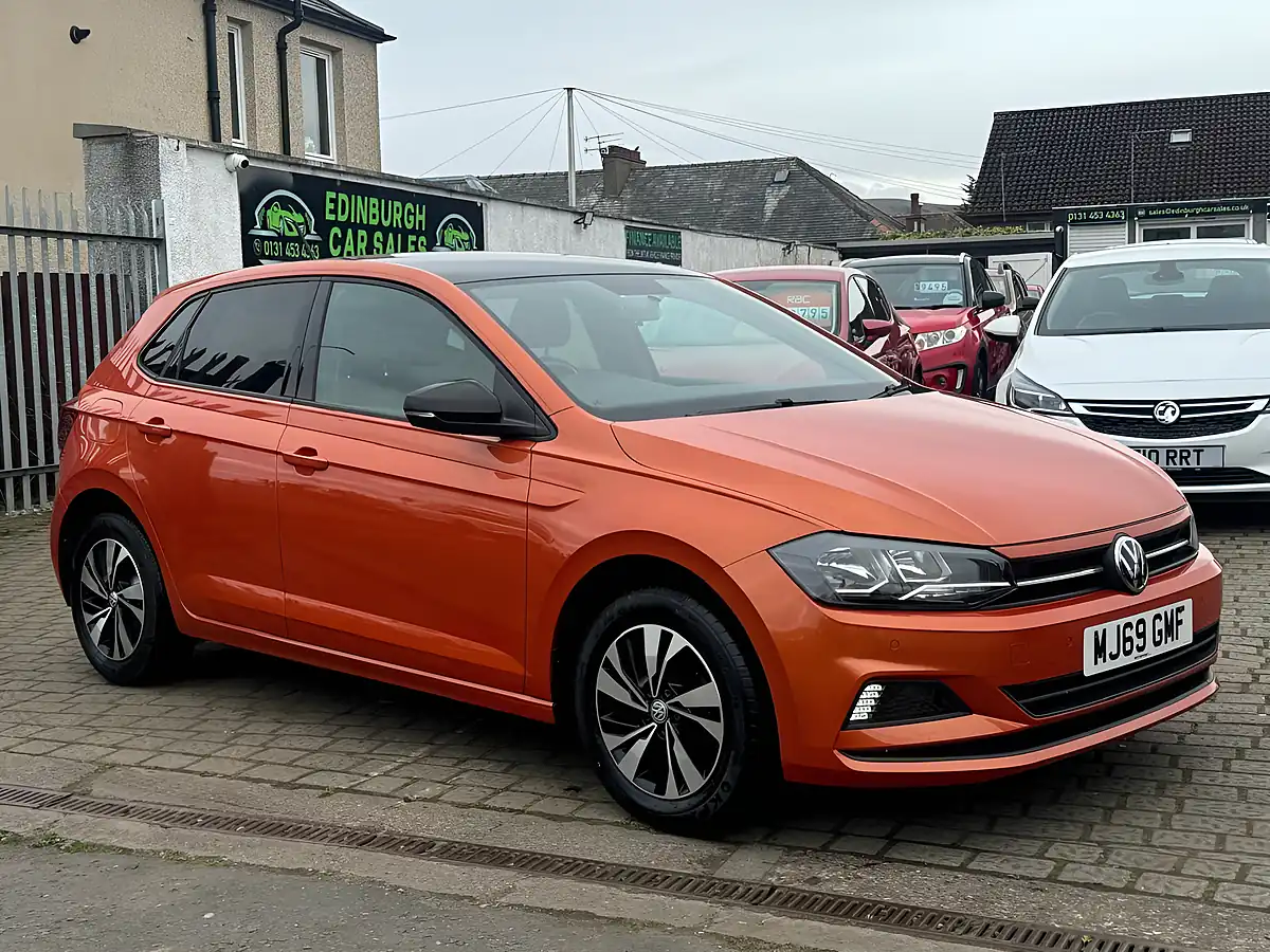 Used 2019 Volkswagen Polo Se Orange - Front View