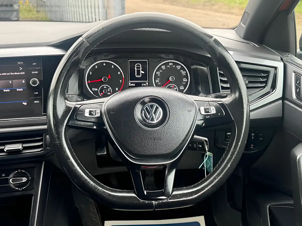 Used 2019 Volkswagen Polo Se Orange - Interior and Exterior details 10