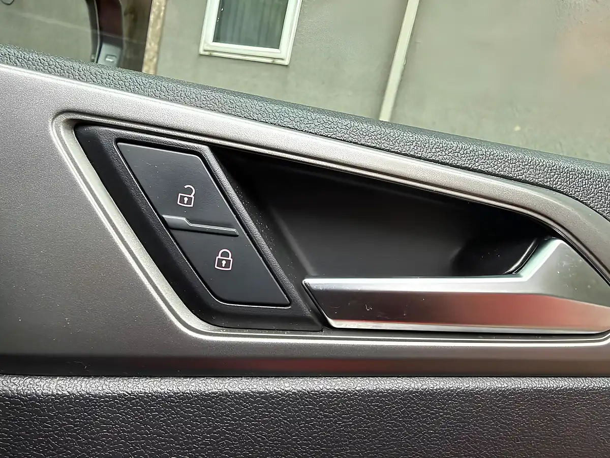 Used 2019 Volkswagen Polo Se Red - Interior and Exterior details 14