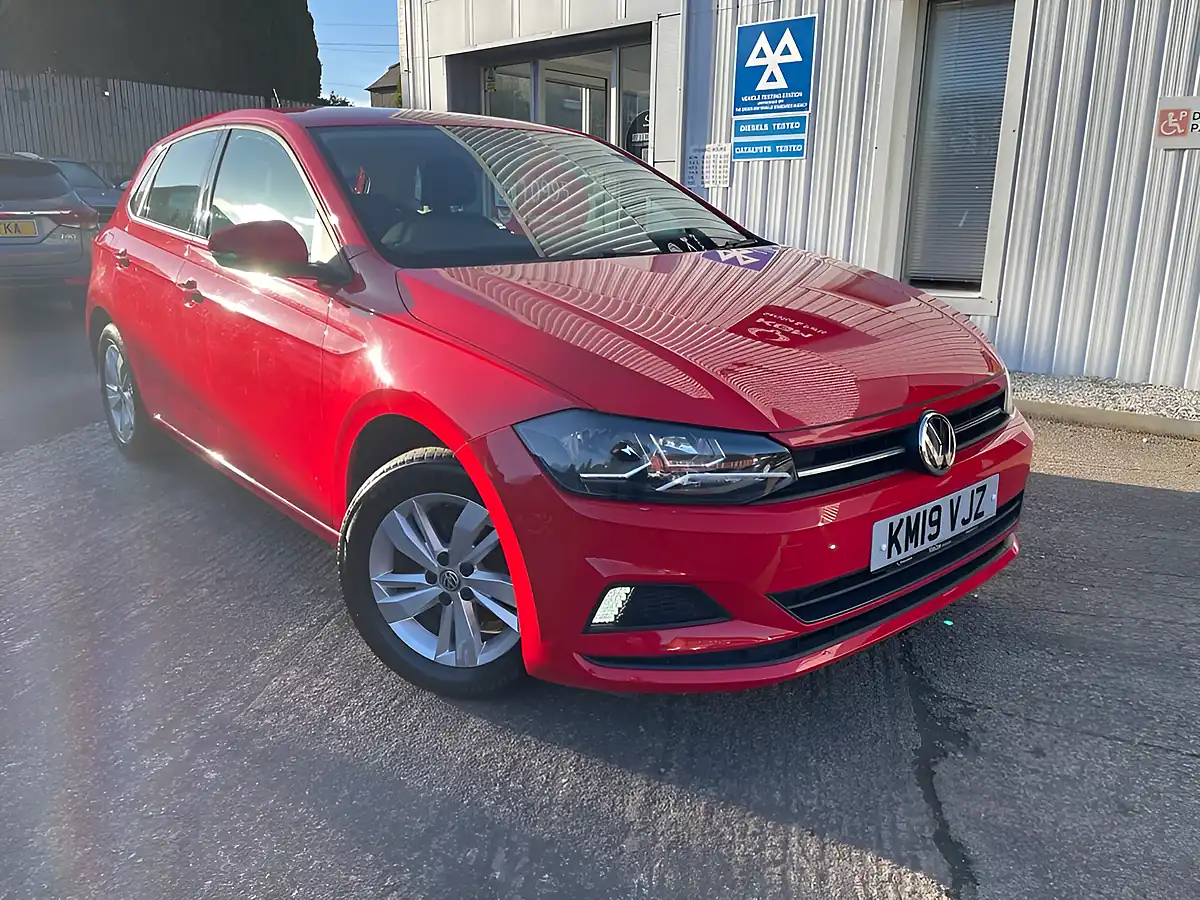 Used 2019 Volkswagen Polo Se Red - Front View