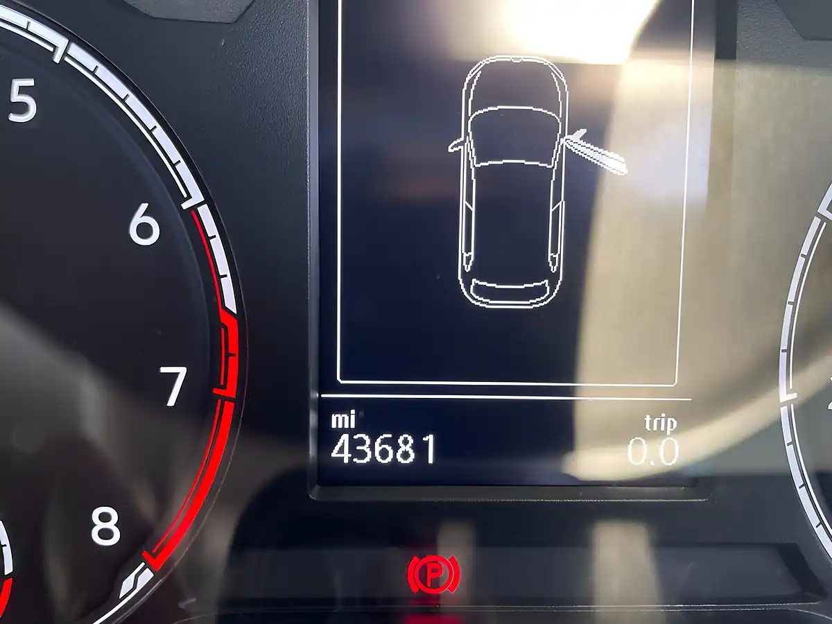 Used 2019 Volkswagen Polo Se Red - Interior and Exterior details 14
