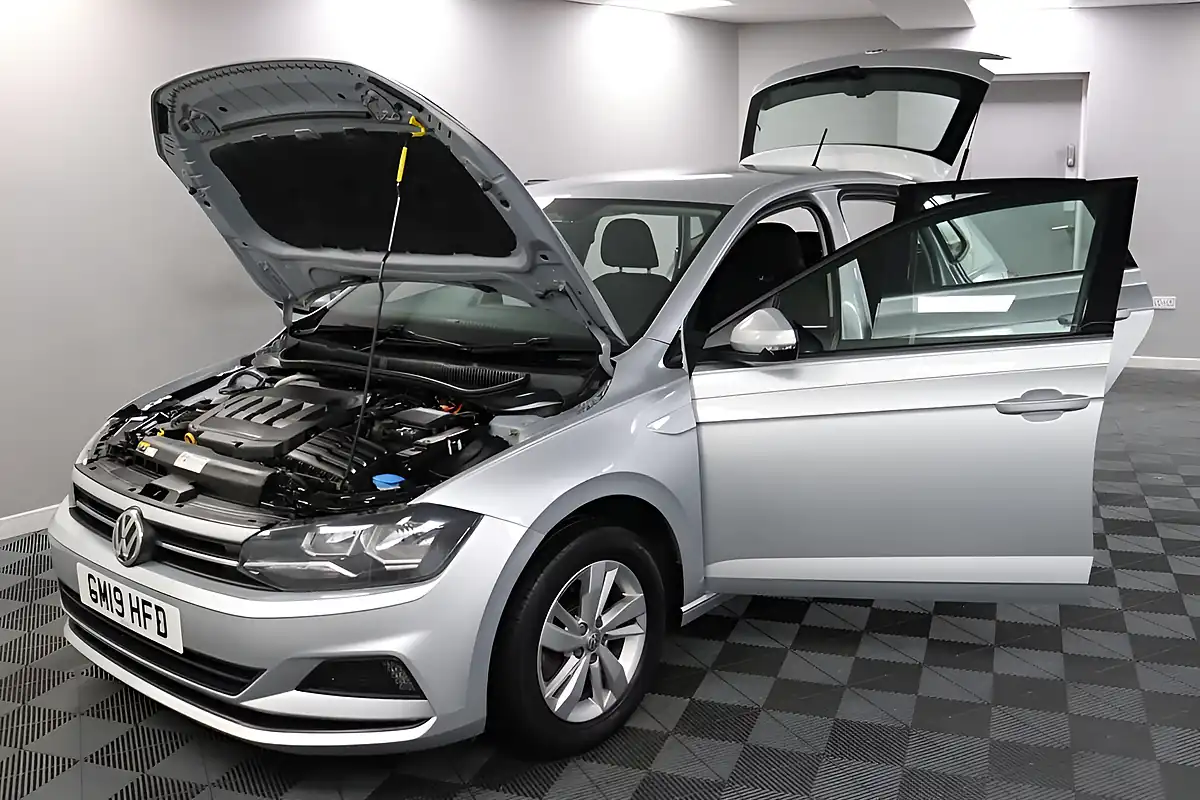 Used 2019 Volkswagen Polo Se Silver - Interior and Exterior details 15
