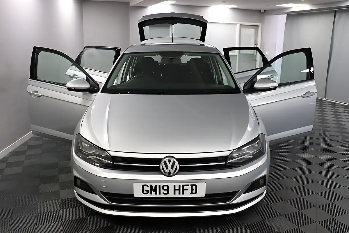 Used 2019 Volkswagen Polo Se Silver - Interior and Exterior details 6