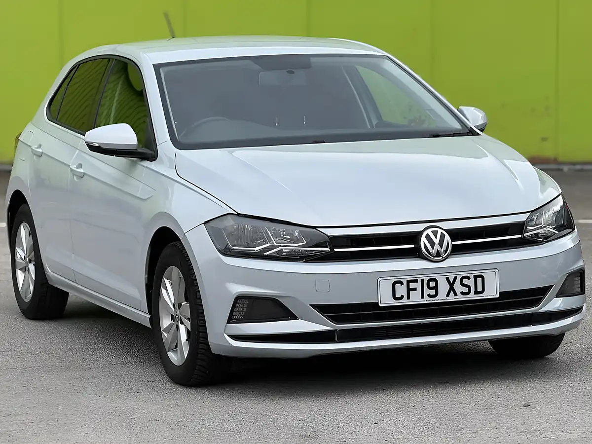 Used 2019 Volkswagen Polo Se Silver - Front View