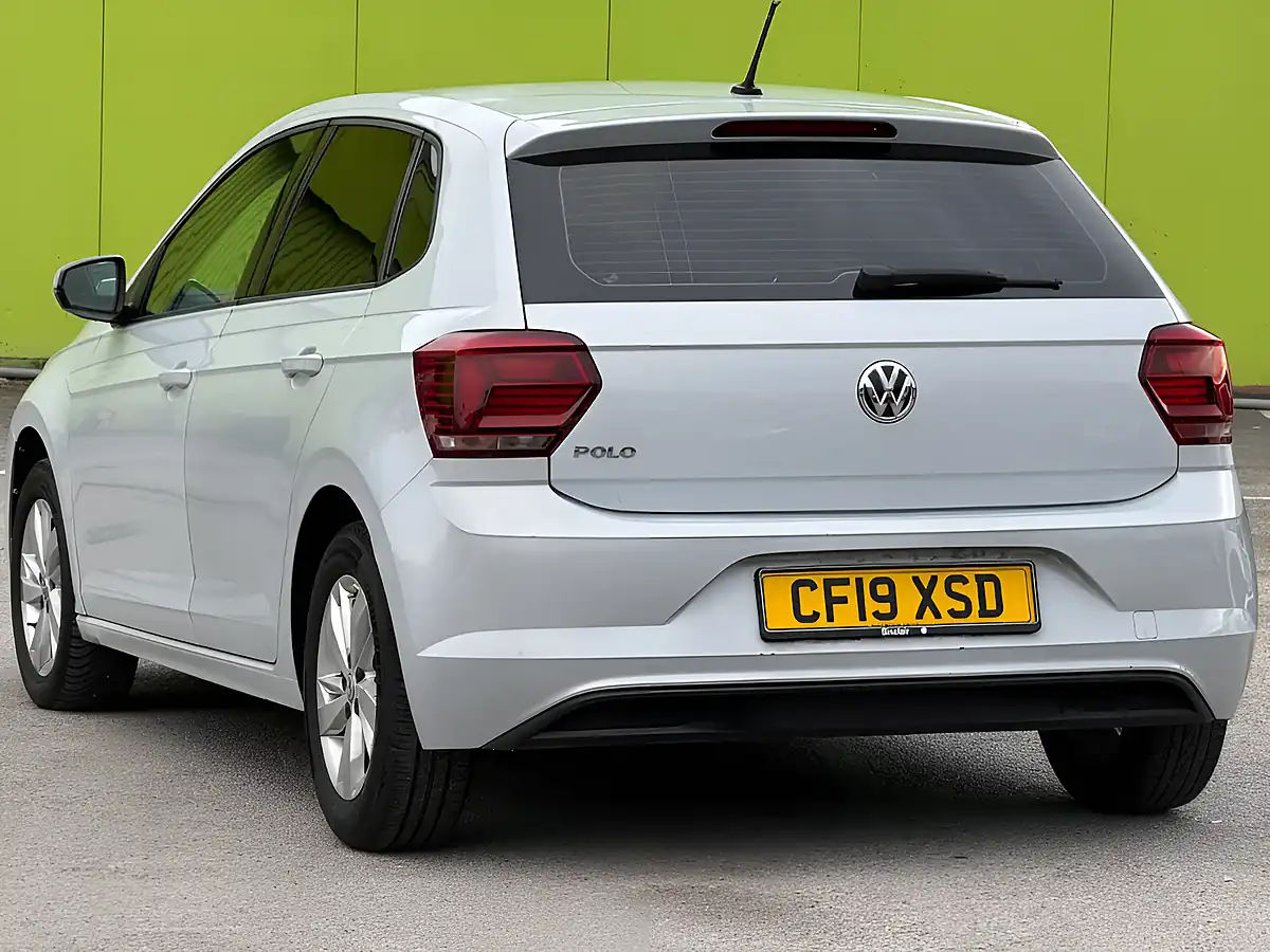 Used 2019 Volkswagen Polo Se Silver - Interior and Exterior details 5