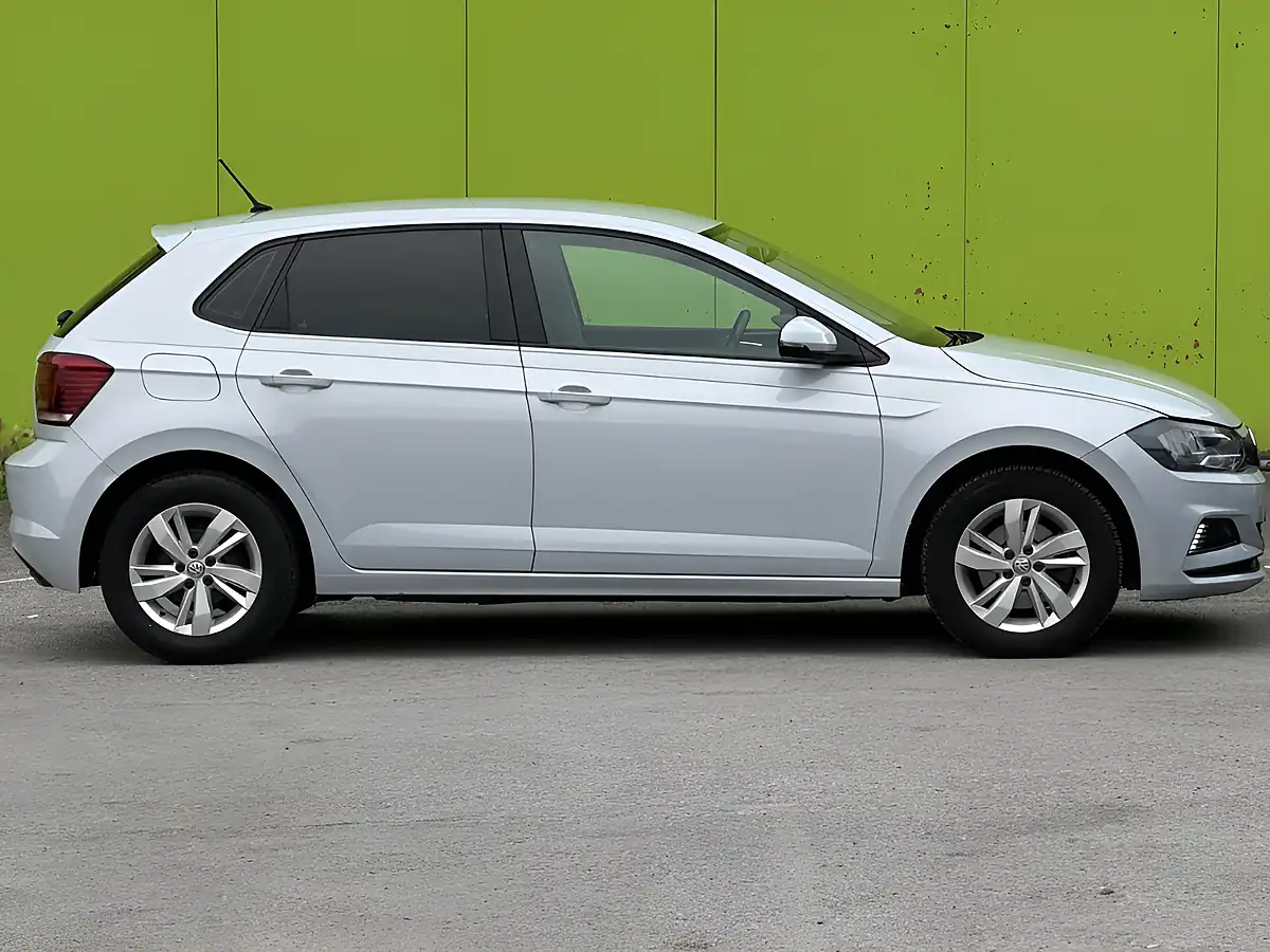 Used 2019 Volkswagen Polo Se Silver - Interior and Exterior details 7