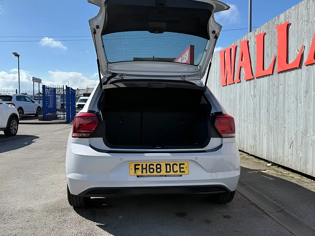 Used 2019 Volkswagen Polo Se Silver - Interior and Exterior details 16