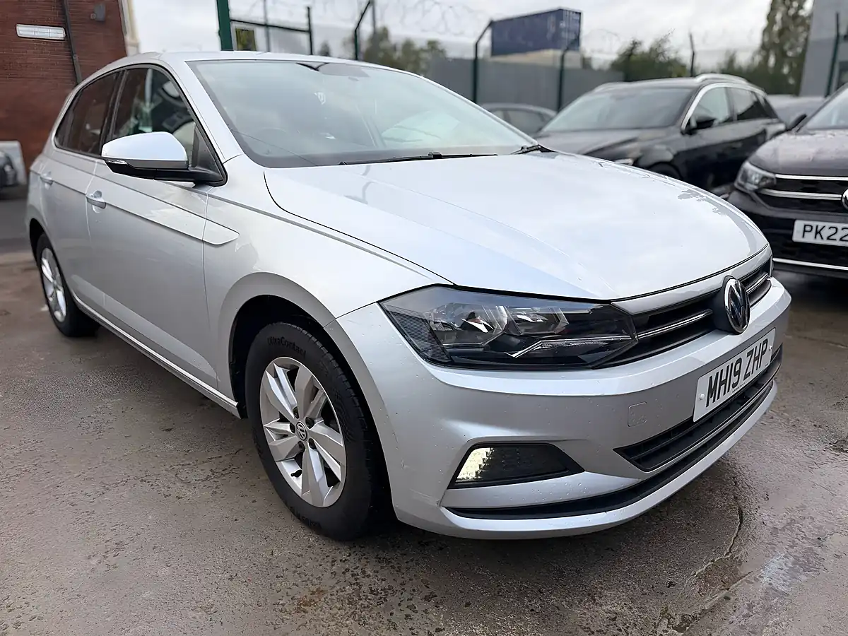 Used 2019 Volkswagen Polo Se Silver - Interior and Exterior details 4