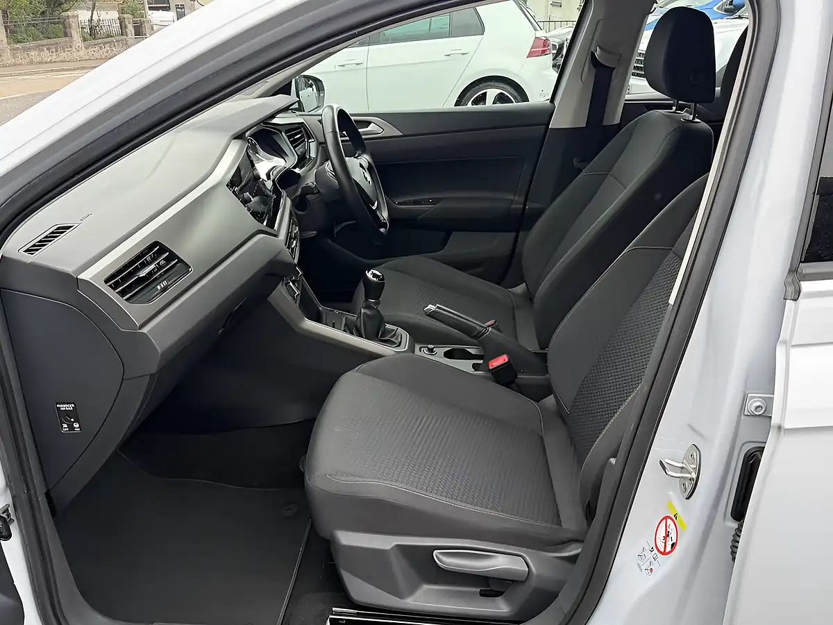 Used 2019 Volkswagen Polo Se Silver - Interior and Exterior details 16
