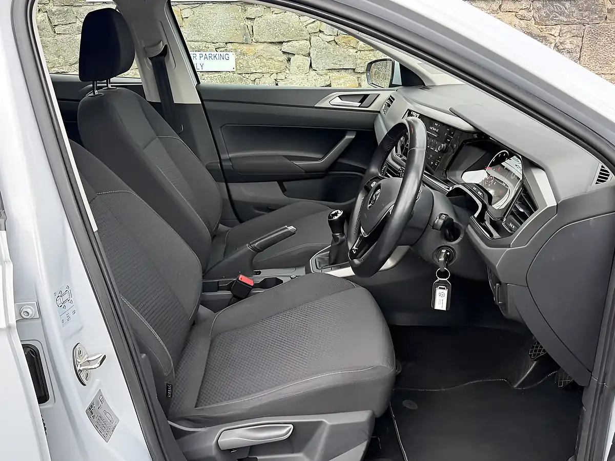 Used 2019 Volkswagen Polo Se Silver - Interior and Exterior details 5