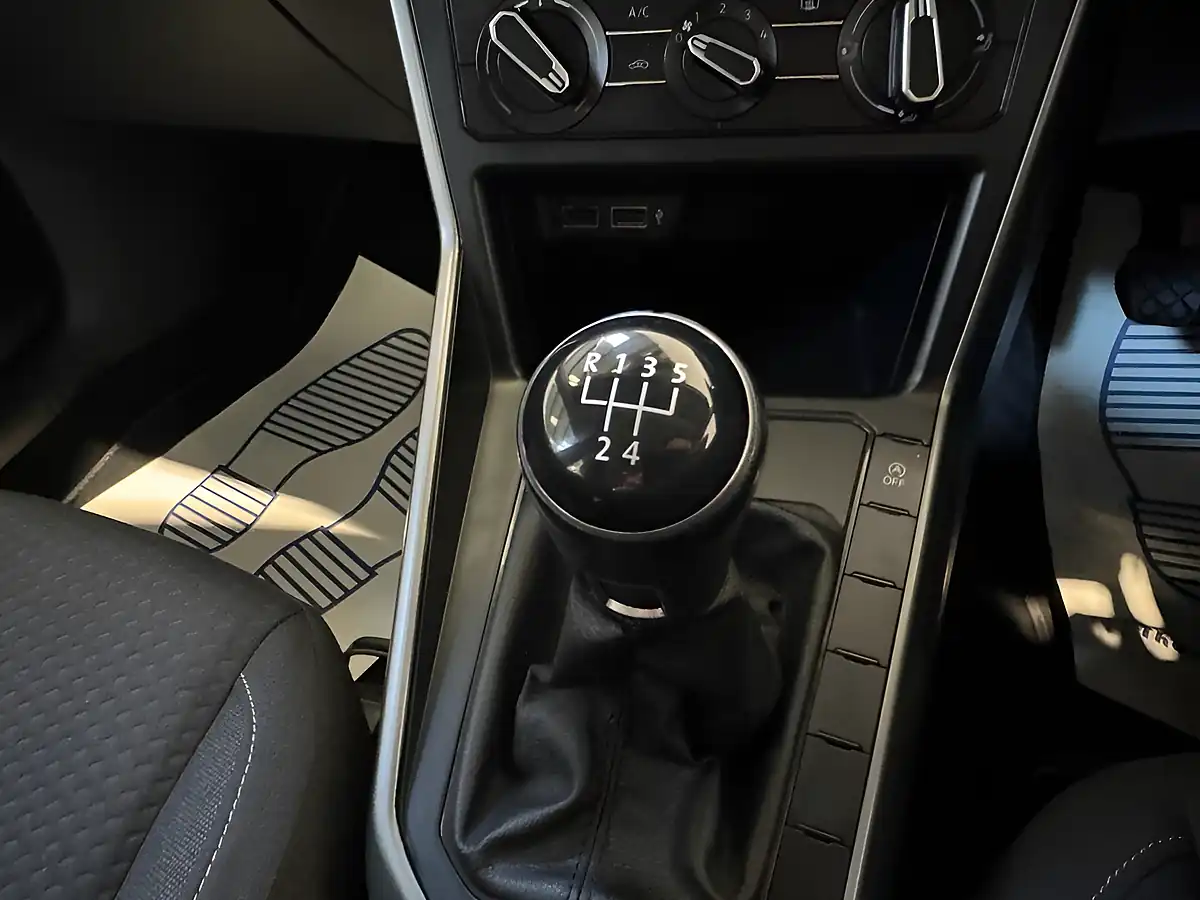 Used 2019 Volkswagen Polo Se Tech Edition Silver - Interior and Exterior details 17