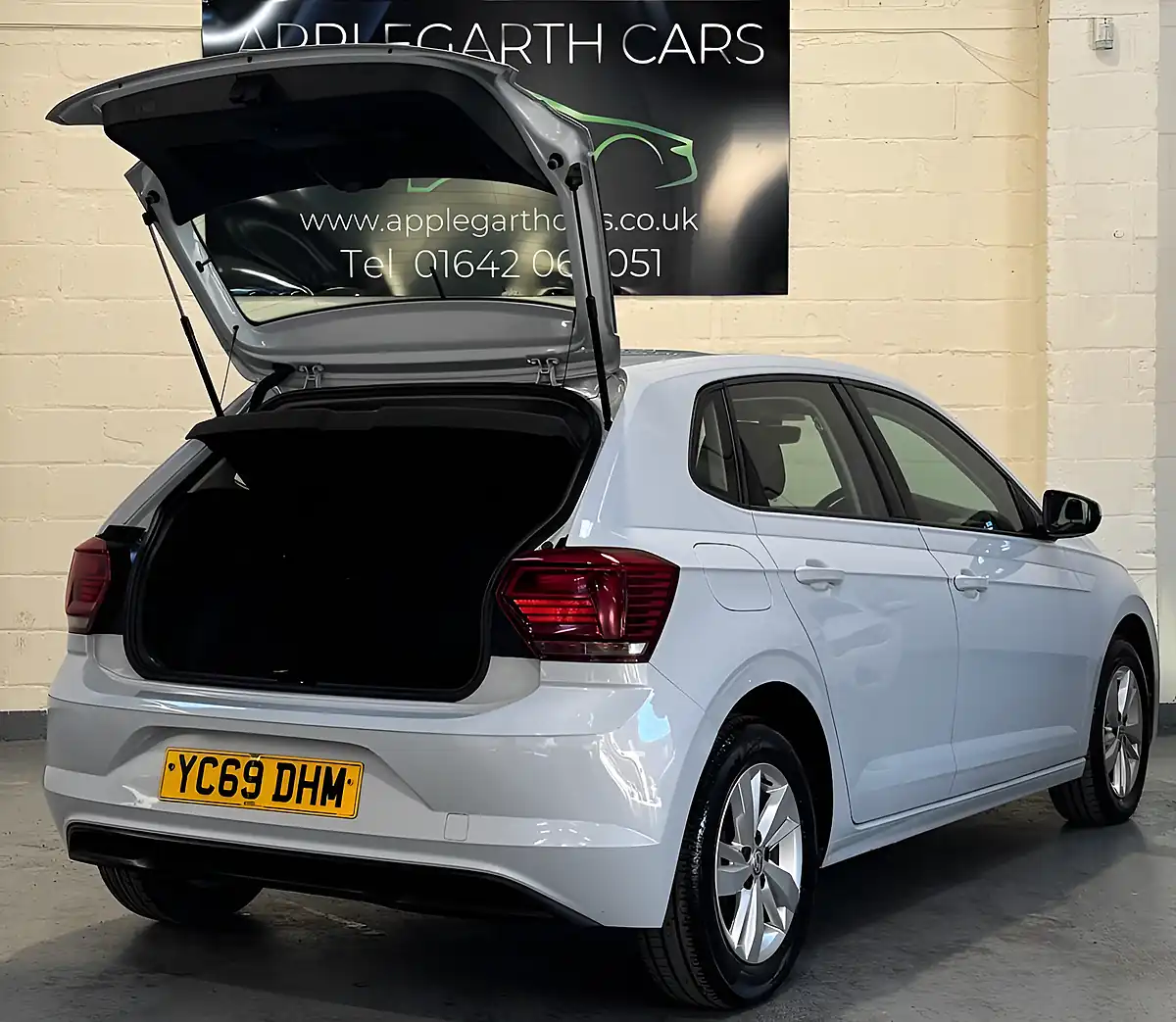Used 2019 Volkswagen Polo Se Tech Edition Silver - Interior and Exterior details 4