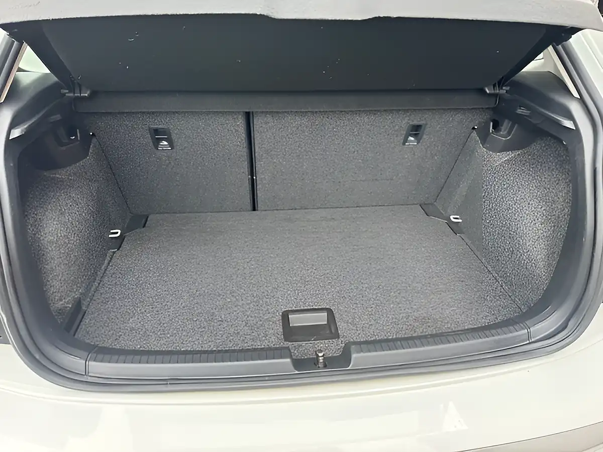 Used 2019 Volkswagen Polo Se White - Interior and Exterior details 17