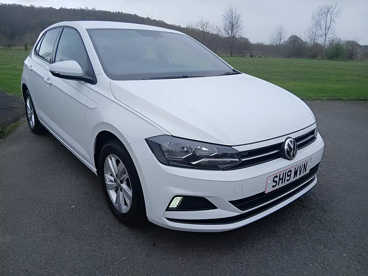 Used 2019 Volkswagen Polo Se White - Front View