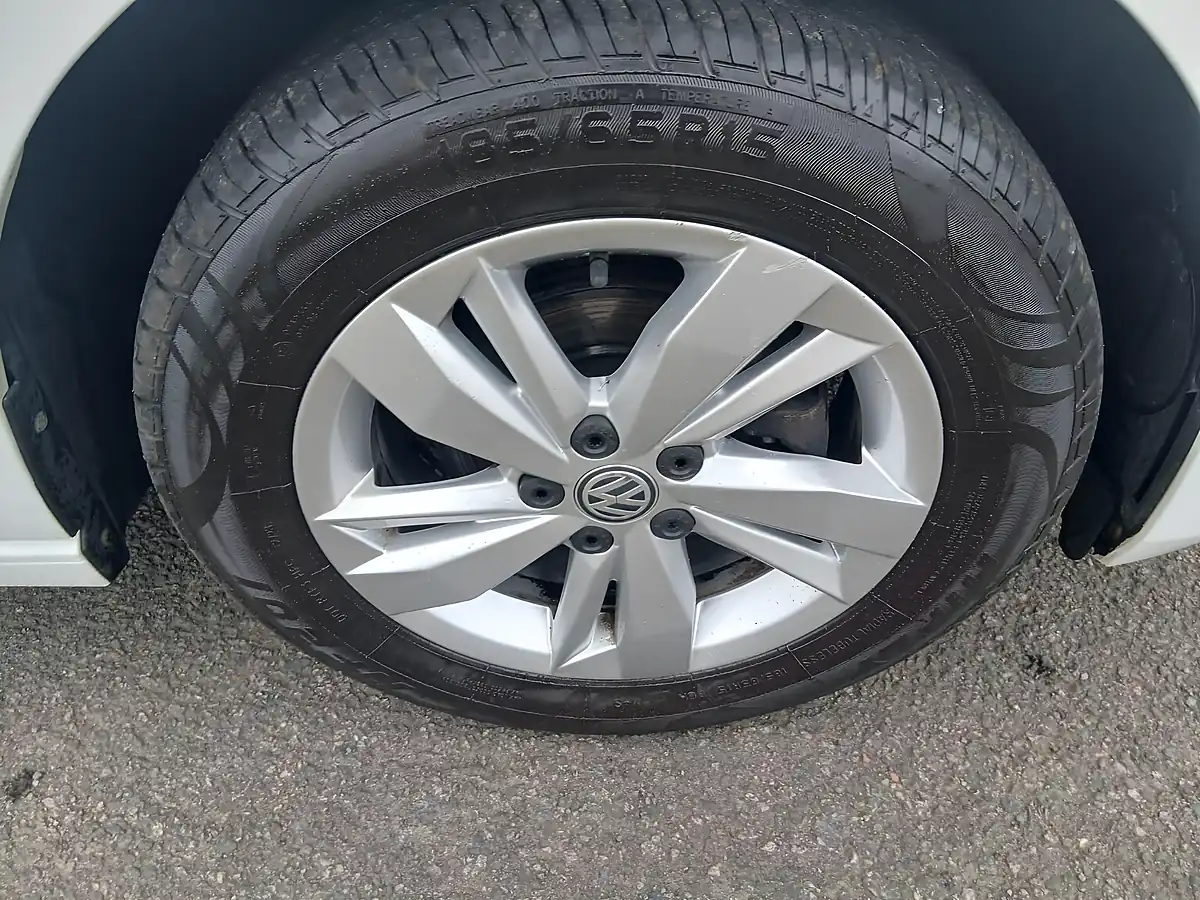 Used 2019 Volkswagen Polo Se White - Interior and Exterior details 10