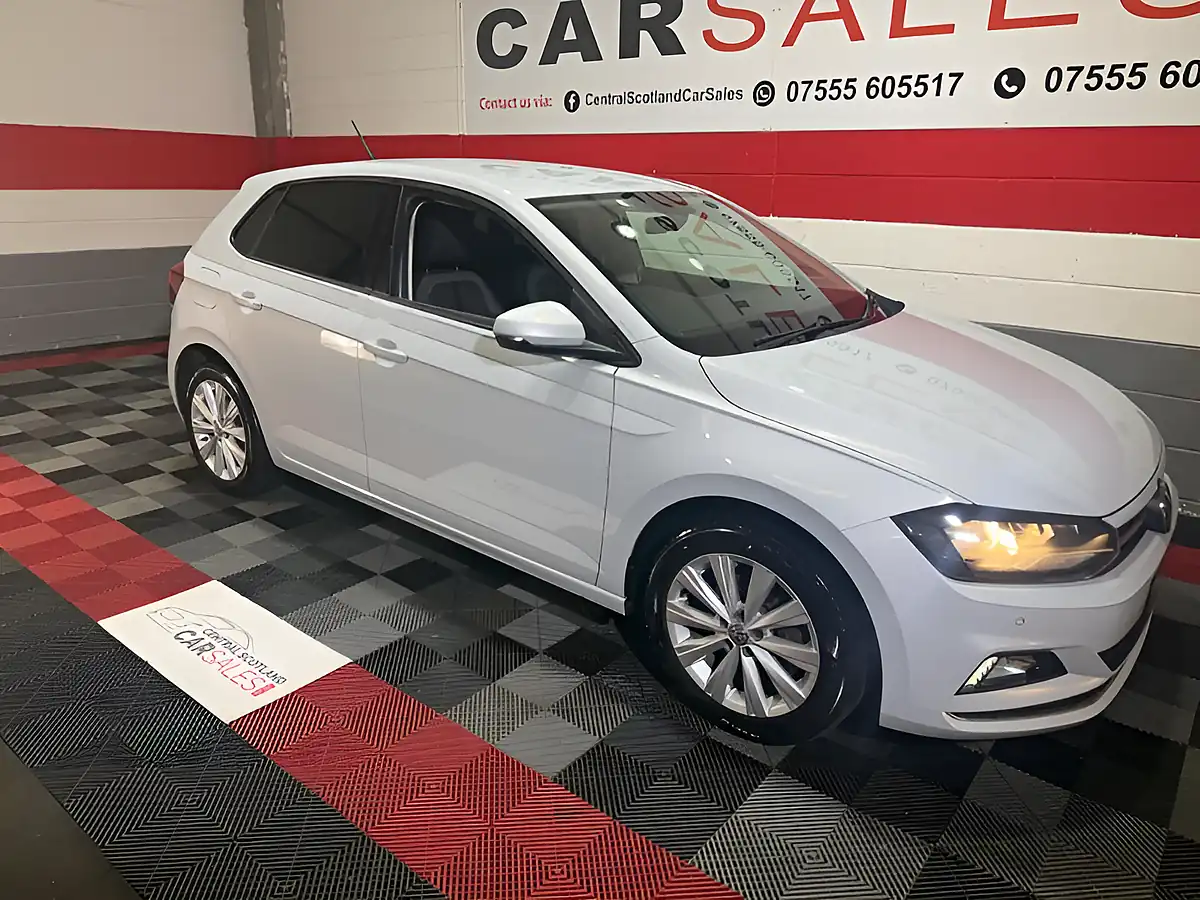 Used 2019 Volkswagen Polo Sel Silver - Front View