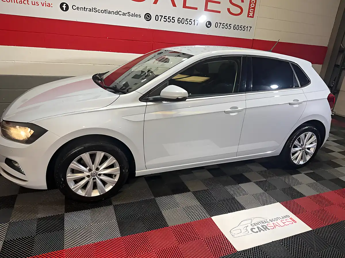 Used 2019 Volkswagen Polo Sel Silver - Interior and Exterior details 10