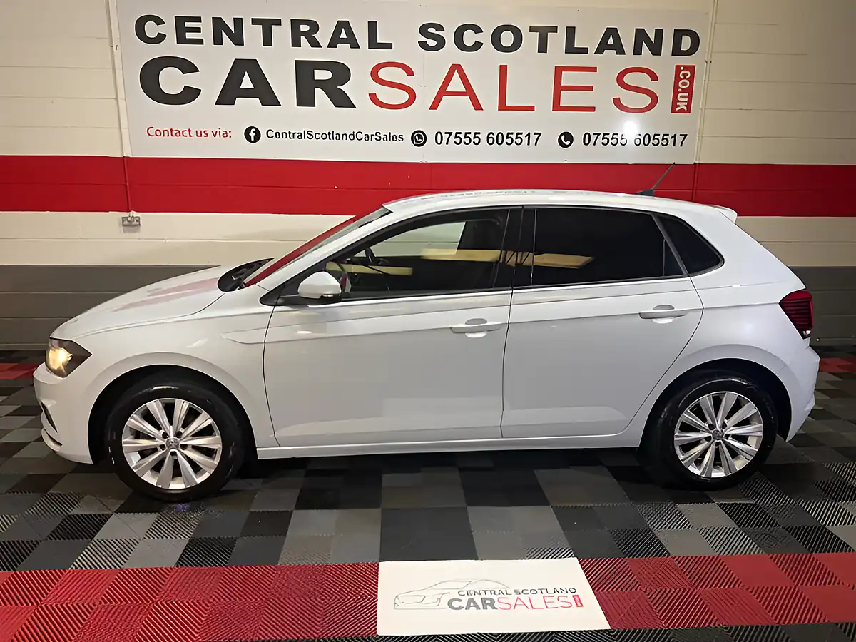 Used 2019 Volkswagen Polo Sel Silver - Interior and Exterior details 3