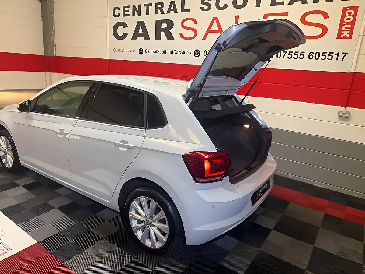Used 2019 Volkswagen Polo Sel Silver - Interior and Exterior details 8