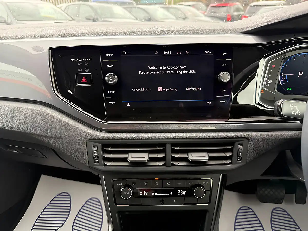 Used 2019 Volkswagen Polo Sel White - Interior and Exterior details 14