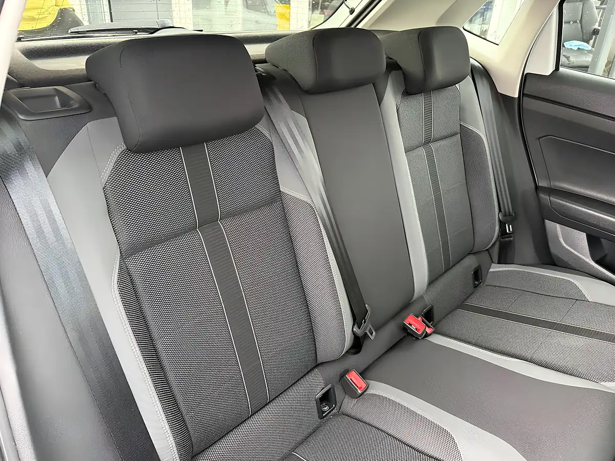 Used 2019 Volkswagen Polo Sel White - Interior and Exterior details 4