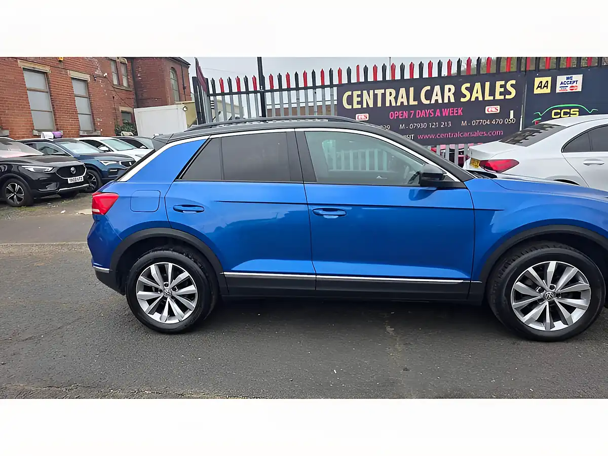 Used 2019 Volkswagen T-Roc Design Blue - Interior and Exterior details 7
