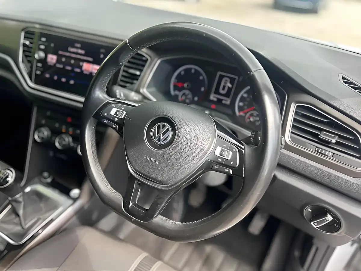 Used 2019 Volkswagen T-Roc Design Silver - Interior and Exterior details 10