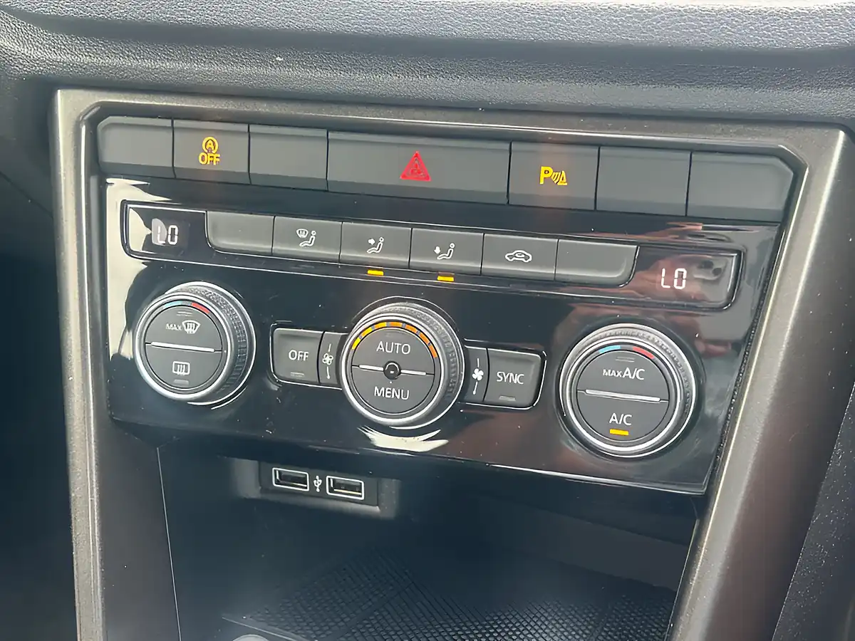Used 2019 Volkswagen T-Roc Design Silver - Interior and Exterior details 17