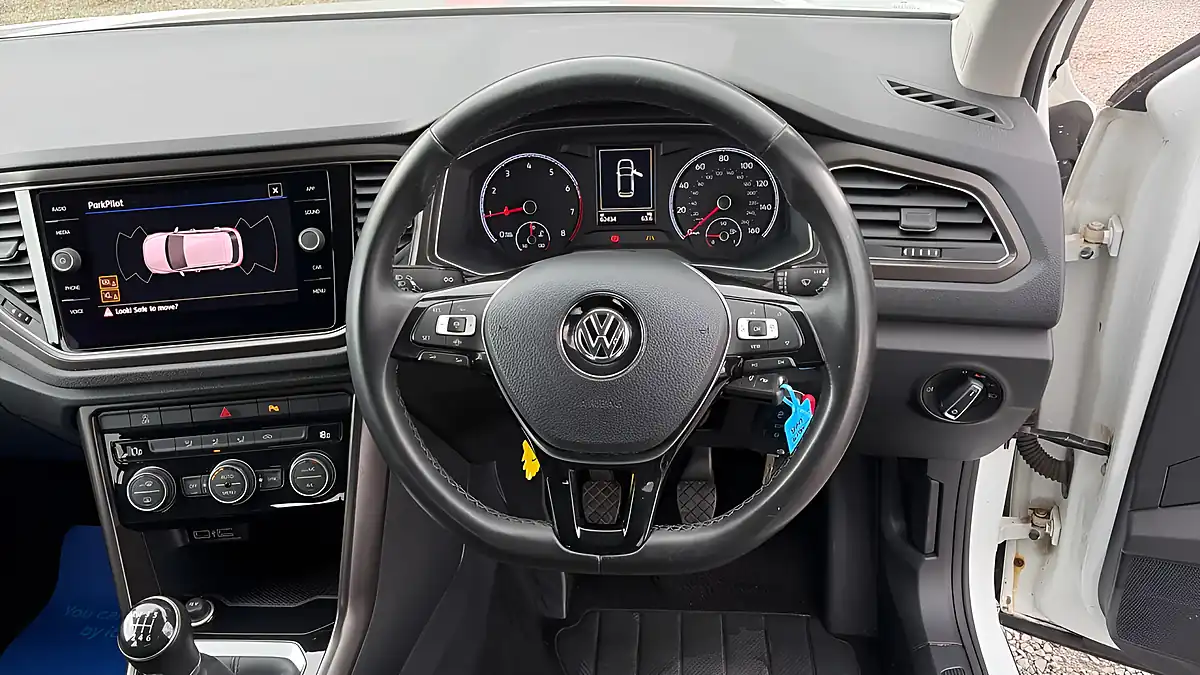 Used 2019 Volkswagen T-Roc Design White - Interior and Exterior details 11