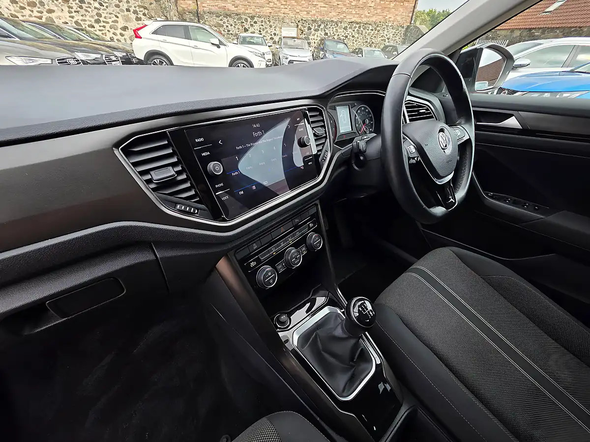 Used 2019 Volkswagen T-Roc Design White - Interior and Exterior details 11