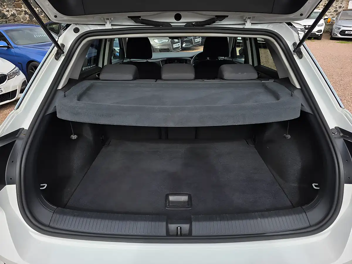 Used 2019 Volkswagen T-Roc Design White - Interior and Exterior details 13